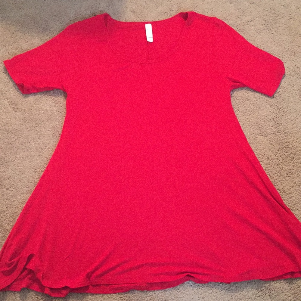 Lularoe red perfect tee